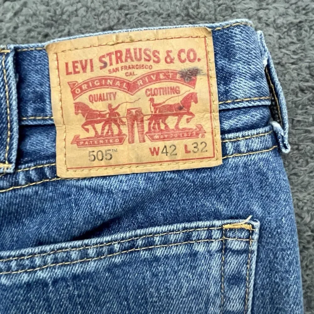 LEVI LEVIS 505 REGULAR FIT MENS JEANS SIZE‎ 42 X 32 RED TAB